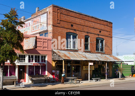 Miss Del's General Store and other shops in the historic district, Delta Avenue, Clarksdale, Mississippi, USA Stock Photo