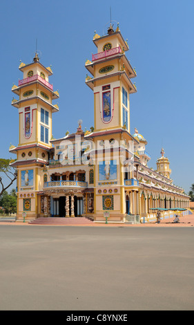 Asia, Vietnam, Tay Ninh nr. Ho Chi Minh City (Saigon). Cao Dai Holy See in Tay Ninh. Cao Dai Great Divine Temple (built 1933-... Stock Photo