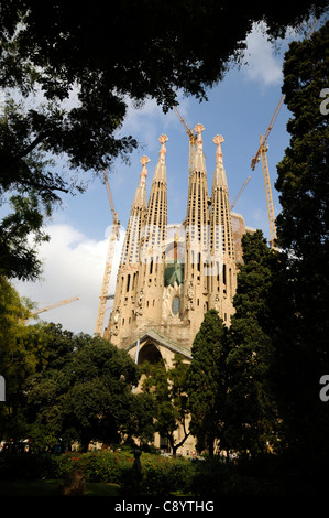 Passion Facade towers, Basílica y Templo Expiatorio de la Sagrada Familia, Barcelona, Spain Stock Photo