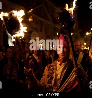 05/11/2011. Lewes, East Sussex, UK. Hundreds of people take part in the torchlight procession through Lewes on bonfire night. Stock Photo