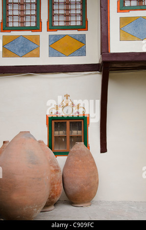 Ukraine, Sevastopol area, Bakhchisaray. 15th century Khan's Palace. Example of medieval Islamic architecture. Large clay pots. Stock Photo