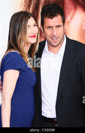 JACKIE SANDLE & ADAM SANDLER JACK AND JILL. WORLD PREMIERE LOS ANGELES CALIFORNIA USA 06 November 2011 Stock Photo