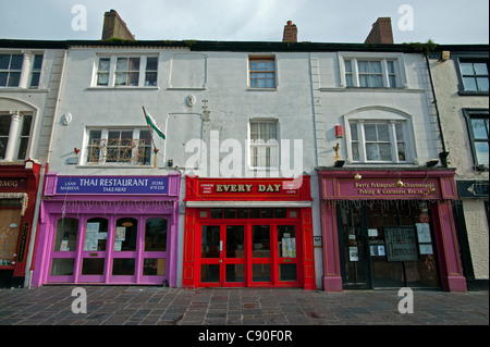 Shops and restaurants in the centre of Caernarfon, Gwynedd, Wales, UK Stock Photo