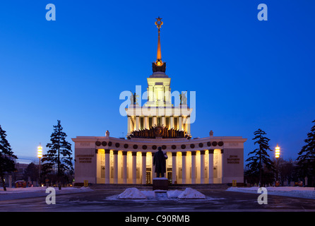 Statue of Vladimir Ilyich Lenin outside the Central Pavilion at the All Russia Exhibition Centre in Moscow, Russia Stock Photo