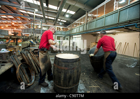 Barrel maker at Speyside Cooperage, Craigellachie, Aberdeenshire, Scotland Stock Photo