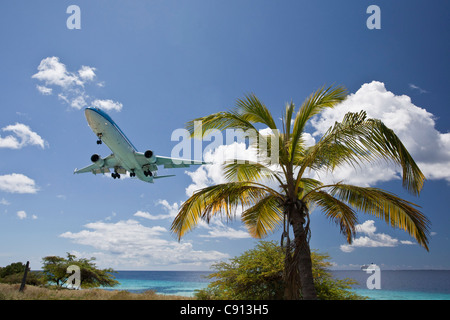 The Netherlands, Bonaire Island, Dutch Caribbean, Kralendijk, KLM Douglas DC-10 airplane, landing at Flamingo Airport. Stock Photo