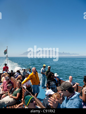 The ferry from Cape Town's V&A Waterfront to Robben Island affords passengers one of the finest views of Table Mountain Stock Photo