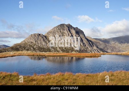 View across Llyn Y Caseg-fraith to Mt Tryfan mountain in Snowdonia National Park. Ogwen, Conwy, North Wales, UK, Britain Stock Photo