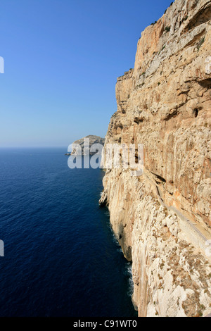 Escala del Cabriol leading down to the entrance to Neptune's Grotto or Grotta di Nettuno on the Capo Caccia promontory. Sea Stock Photo