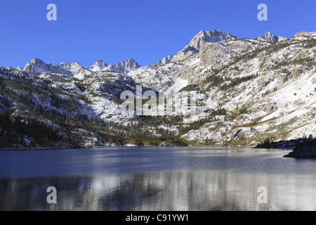 Snow-capped mountains around Lake Sabrina in Sierra Nevada, California Stock Photo