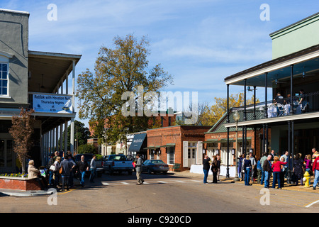 People standing outside a bar in Courthouse Square in historic downtown Oxford, Mississippi, USA Stock Photo