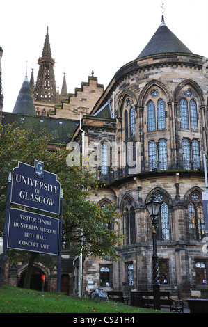 City of Glasgow University sign and entrance on University Avenue Stock Photo