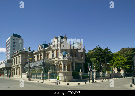 Chile, Patagonia, Punta Arenas, Plaza Munoz Gamero, view of the Palacio Sara Braun Stock Photo