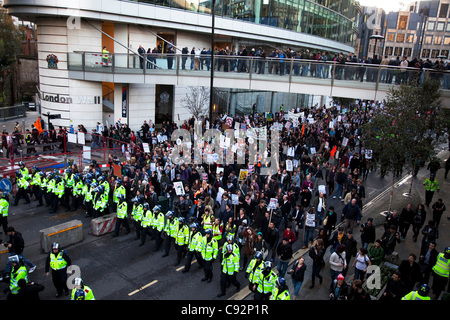 Police lead student march along London Wall to protest against rises in tuition fees and changes to higher education. The police were out in force as thousands of students marched through central London. Some 4,000 officers were on duty, as demonstrators marched peacefully in a protest against highe Stock Photo