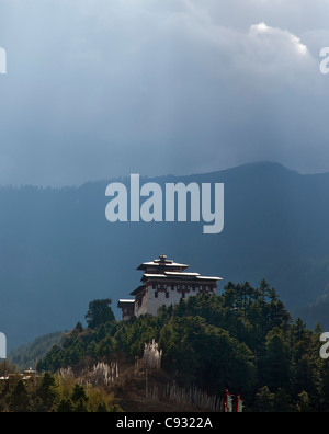 The 17th century Jakar Dzong (fortress) stands in a commanding position overlooking the picturesque Chokhor Valley. Stock Photo