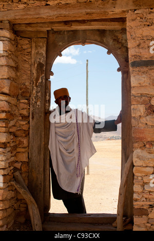 Orthodox Chrisian priest at the mountaintop monastery of Debre Damo near the Eritrean Border in Tigray, Northern Ethiopia. Stock Photo