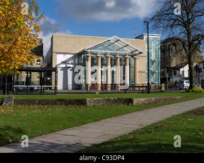 dh  HARROGATE NORTH YORKSHIRE Harrogate exhibition building hall M exterior modern architecture uk centre Stock Photo