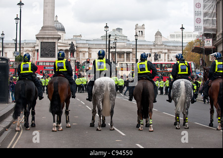 Metropolitan mounted police on duty in London Stock Photo