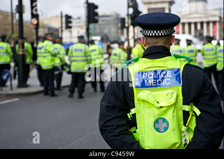 A Metropolitan Police Medic on duty in London Stock Photo