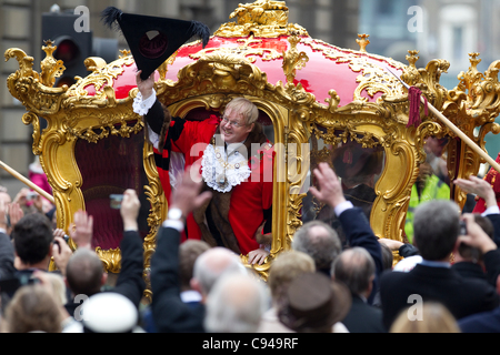 London, UK, 12.11.2011 David Wootton, Lord Mayor of the City of London, acknowledges the crowds during the Lord Mayor's Show, the annual procession from the City of London to the Royal Courts of Justice. Photo:Jeff Gilbert Stock Photo