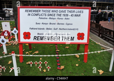 Sign in the Remembrance Garden as crowds gather at Glasgow's George Square to pay silent tribute to soldiers who gave their lives in World War I and World War II and other wars since. Stock Photo