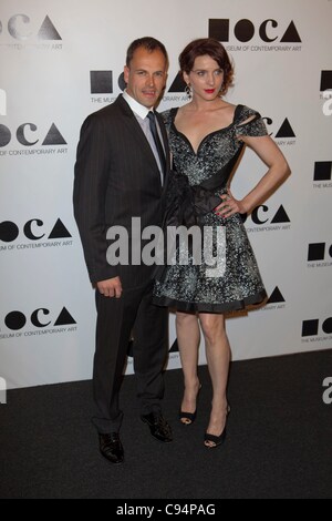 Jonny Lee Miller, Michele Hicks at arrivals for 2011 MOCA Annual Gala AN ARTIST’S LIFE MANIFESTO, MOCA Grand Avenue, Los Angeles, CA November 12, 2011. Photo By: Emiley Schweich/Everett Collection Stock Photo