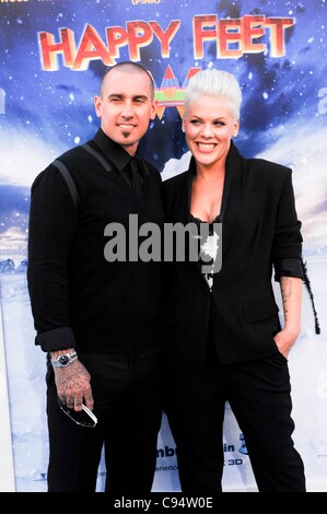 Carey Hart, Alecia Beth Moore aka Pink at arrivals for HAPPY FEET TWO Premiere, Grauman's Chinese Theatre, Los Angeles, CA November 13, 2011. Photo By: Elizabeth Goodenough/Everett Collection Stock Photo