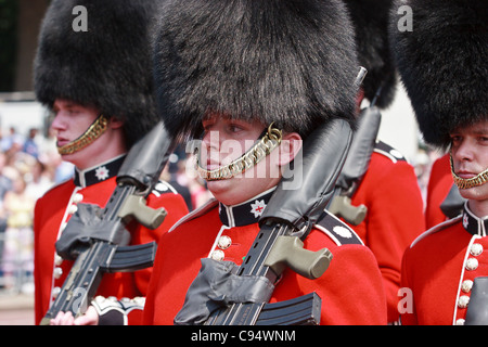 Foot guards with machine guns on parade outside Buckingham Palace, London, United Kingdom. Stock Photo