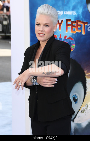 PINK AKA ALECIA MOORE HAPPY FEET TWO. WORLD PREMIERE HOLLYWOOD LOS ANGELES CALIFORNIA USA 13 November 2011 Stock Photo