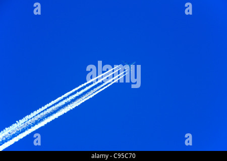 vapour trail of an airbus a 340-211, royal jordanian airline, registration jy-aic at 10900 meter en route from amman to chicago Stock Photo