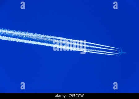 vapour trail of an airbus a 340-211, royal jordanian airline, registration jy-aic at 10900 meter en route from amman to chicago Stock Photo