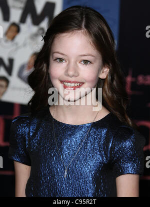 MACKENZIE FOY THE TWILIGHT SAGA: BREAKING DAWN - PART 1. WORLD PREMIERE DOWNTOWN LOS ANGELES CALIFORNIA USA 14 November 2011 Stock Photo