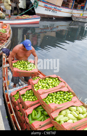 Willemstad Curaçao,Netherlands Lesser Leeward Antilles,ABC Islands,Punda,Shacaprileskade,Floating Market,Koningin Wilhelmina Brug,Waaigat,boat,Hispani Stock Photo