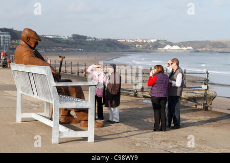 FREDDIE GILROY & THE BELSEN STRAGGLERS RAY LONSDALE GIANT SCULPTURE THE MARINE DRIVE SCARBOROUGH NORTH YORKSHIRE ENGLAND 17 No Stock Photo