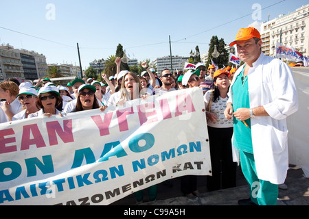 Greek doctors and nurses demonstarting on Syntagma Square in Athens. Photo:Jeff Gilbert Stock Photo