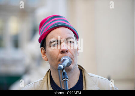 Occupy London protest. Max Keiser, US tv host and ex banker addresses the crowd outside St.Paul's Cathedral. Stock Photo