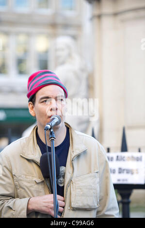 Occupy London protest. Max Keiser, US tv host and ex banker addresses the crowd outside St.Paul's Cathedral. Stock Photo