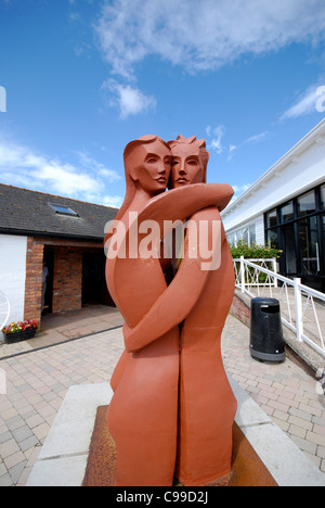 Wide angle shot of the lovers sculpture in the courtyard of the 'Old Blacksmith's Shop' in Gretna Green Stock Photo