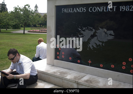 Monumento a los caidos en la guerra de las Malvinas. CARDIFF, Gales. Wales. Stock Photo