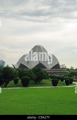 A view of The Bahai House of Worship in Delhi, India, popularly known as the Lotus Temple due to its flowerlike shape. New Delhi Stock Photo