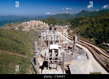 Cement plant in Darlaghat, Himachal Pradesh, India Stock Photo