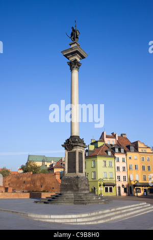 King Sigismund III Vasa column (Polish: Kulumna Zygmunta) in the Old Town (Polish: Stare Miasto, Starowka) of Warsaw in Poland Stock Photo