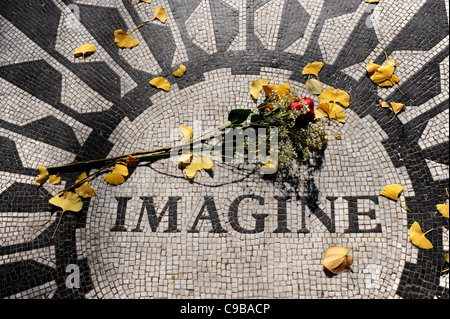 The Imagine mosaic with red rose at the Strawberry Fields memorial site for John Lennon Central Park Manhattan New York NYC USA Stock Photo