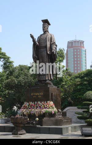 bronze statue of Ly Thai To at Indira Gandhi park in Hanoi, with modern skyscraper in the background Stock Photo