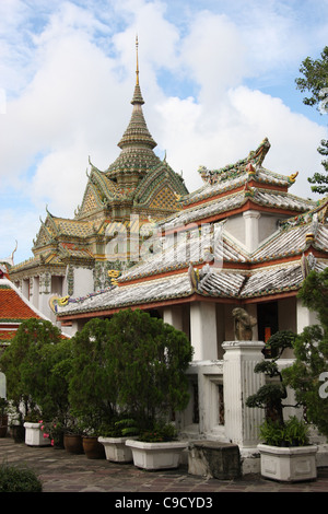 Buildings and grounds at Wat Pho, Temple of the Reclining Buddha, Bangkok Stock Photo
