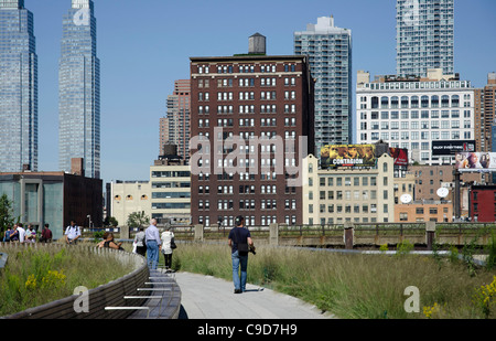 USA, New York, Manhattan, West Side, the High Line Park approaching the end at 30th Street. Stock Photo