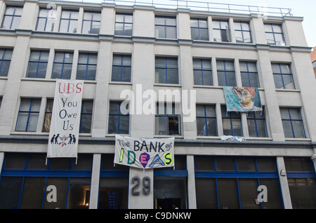 Economic justice campaigners occupied an abandoned office block owned by the Bank UBS opened it to the public - 'Bank of Ideas' Stock Photo