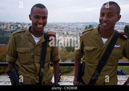 Two Ethiopian IDF soldiers of the Paratroopers Brigade pose for a photo at the Sigd Holiday celebrations, symbolizing their yearning for Jerusalem, at the Sherover Promenade overlooking the Temple Mount. Jerusalem, Israel. 24th November 2011. Stock Photo