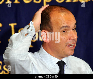 November 25, 2011, Tokyo, Japan. Michael Woodford, former chief executive of Japan's Olympus Corp., speaks before the foreign and domestic media during a news conference at the Foreign Correspondents' Club of Japan. Stock Photo