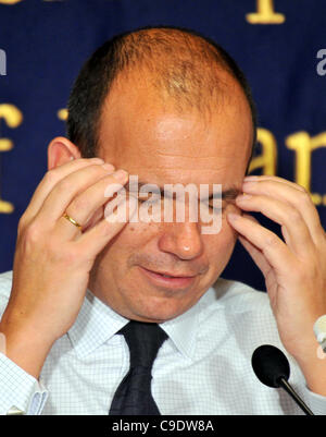 November 25, 2011, Tokyo, Japan. Michael Woodford, former chief executive of Japan's Olympus Corp., speaks before the foreign and domestic media during a news conference at the Foreign Correspondents' Club of Japan. Stock Photo